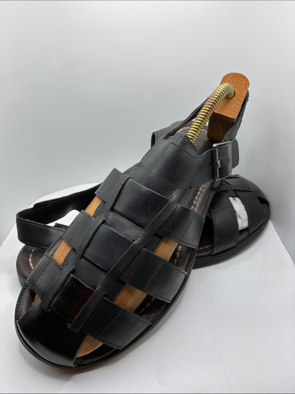 COLE HAAN MENS  LEATHER FISHERMAN SANDAL 
GUN METAL BUCKLE DESIGN 9M